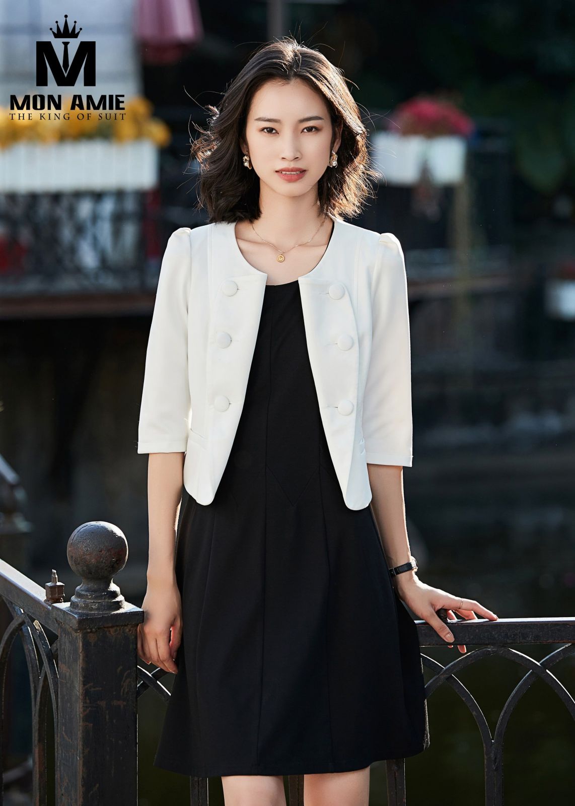 Black Basic A Line Sleeveless Dress With White Shortline Blazer 